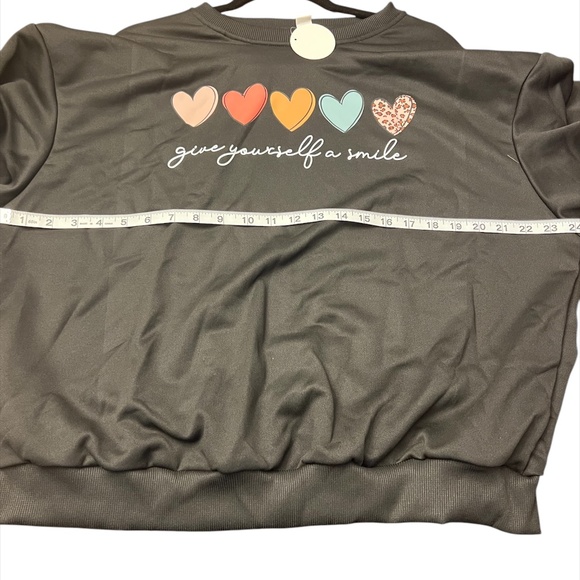 NWT Black Hearts Sweatshirt Size M - Picture 2 of 3